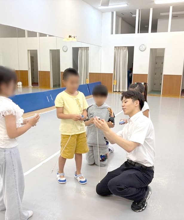 京都こま教室でのレッスンの様子です。